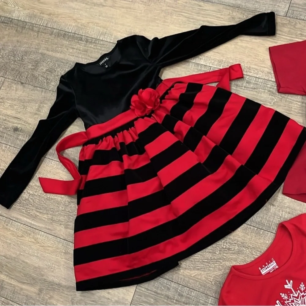 Girls  Christmas Design Clothing Bundle in Girls Size 6/8 Assorted Brands